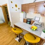 Апартаменти Populare Charming Задар