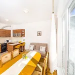Апартаменти Populare Charming