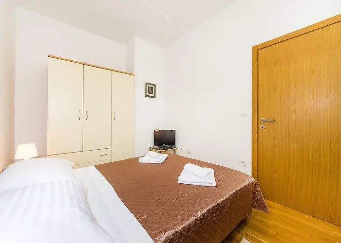 Apartament Populare Charming *